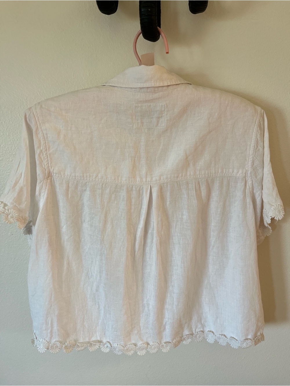 Rails "Kit" White Linen Button Down Cropped Blouse w/Floral Trim - Picture 3 of 8